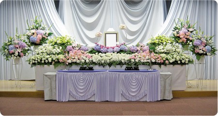 無宗教葬・お別れの会等の生花祭壇の一例